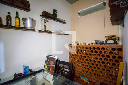 Casa à venda com 400m², 4 quartos e 5 vagas Casa à venda com 400m², 4 quartos e 5 vagasAdega