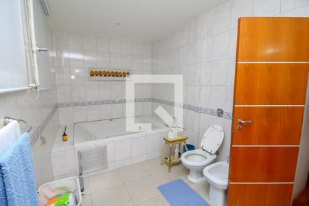 Apartamento à venda com 600m², 5 quartos e 2 vagas Apartamento à venda com 600m², 5 quartos e 2 vagasBanheiro da Suíte 1