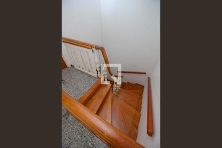 Apartamento à venda com 600m², 5 quartos e 2 vagas Apartamento à venda com 600m², 5 quartos e 2 vagasEscada