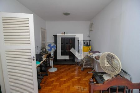 Apartamento à venda com 600m², 5 quartos e 2 vagas Apartamento à venda com 600m², 5 quartos e 2 vagasQuarto de Serviço