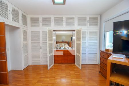 Apartamento à venda com 600m², 5 quartos e 2 vagas Apartamento à venda com 600m², 5 quartos e 2 vagasQuarto 1