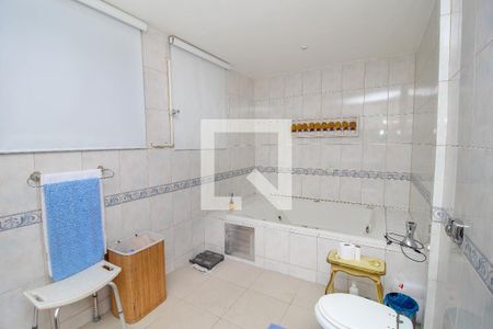 Apartamento à venda com 600m², 5 quartos e 2 vagas Apartamento à venda com 600m², 5 quartos e 2 vagasBanheiro da Suíte 1