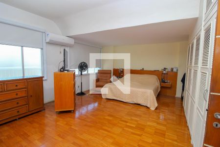 Apartamento à venda com 600m², 5 quartos e 2 vagas Apartamento à venda com 600m², 5 quartos e 2 vagasQuarto 1
