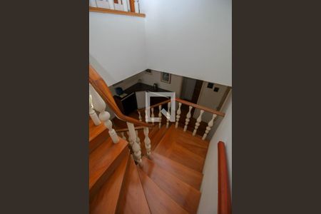 Apartamento à venda com 600m², 5 quartos e 2 vagas Apartamento à venda com 600m², 5 quartos e 2 vagasEscada