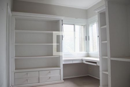 Apartamento à venda com 300m², 4 quartos e 4 vagas Apartamento à venda com 300m², 4 quartos e 4 vagasQuarto 1