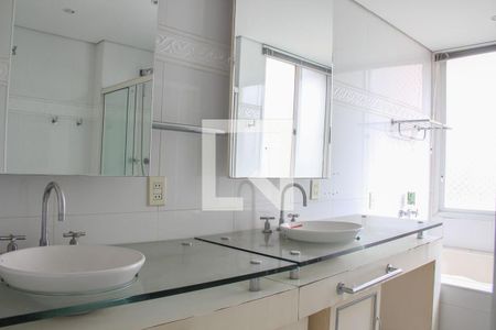 Apartamento à venda com 300m², 4 quartos e 4 vagas Apartamento à venda com 300m², 4 quartos e 4 vagasBanheiro da Suíte 1