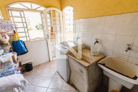 Casa à venda com 280m², 2 quartos e 2 vagas Casa à venda com 280m², 2 quartos e 2 vagasCasa 2 Lavanderia