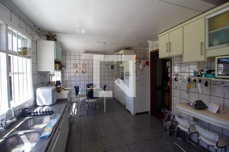 Casa à venda com 285m², 4 quartos e 2 vagas Casa à venda com 285m², 4 quartos e 2 vagasCozinha