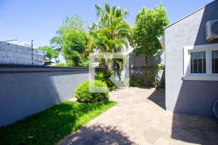 Casa à venda com 285m², 4 quartos e 2 vagas Casa à venda com 285m², 4 quartos e 2 vagasQuintal