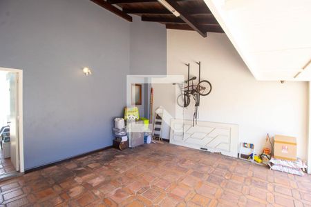 Casa à venda com 285m², 4 quartos e 2 vagas Casa à venda com 285m², 4 quartos e 2 vagasGaragem