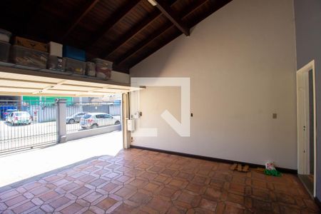 Casa à venda com 285m², 4 quartos e 2 vagas Casa à venda com 285m², 4 quartos e 2 vagasGaragem