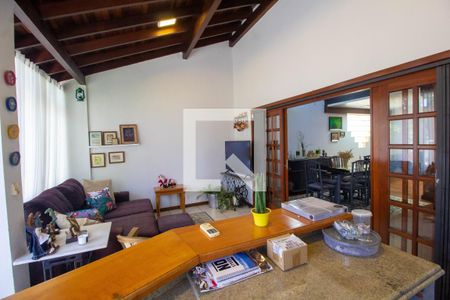 Casa à venda com 285m², 4 quartos e 2 vagas Casa à venda com 285m², 4 quartos e 2 vagasÁrea gourmet