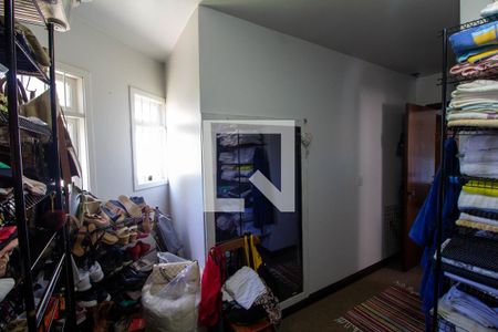 Casa à venda com 285m², 4 quartos e 2 vagas Casa à venda com 285m², 4 quartos e 2 vagasCloset da suíte