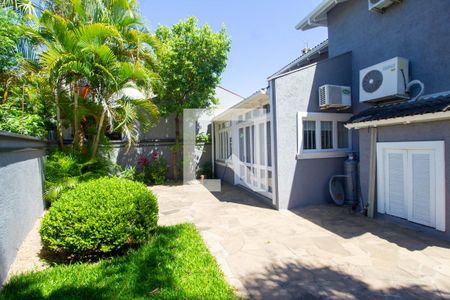 Casa à venda com 285m², 4 quartos e 2 vagas Casa à venda com 285m², 4 quartos e 2 vagasQuintal