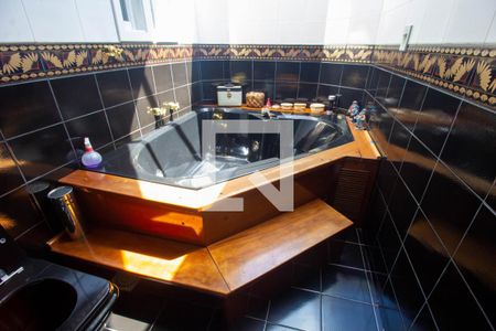 Casa à venda com 285m², 4 quartos e 2 vagas Casa à venda com 285m², 4 quartos e 2 vagasDetalhe do Banheiro da Suite