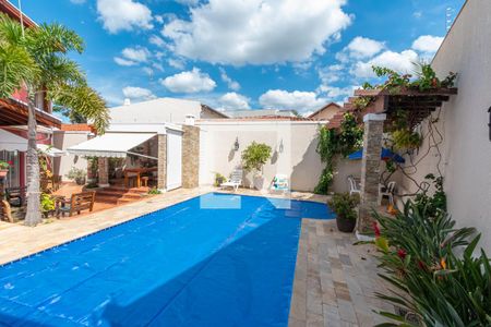 Casa à venda com 300m², 4 quartos e 4 vagas Casa à venda com 300m², 4 quartos e 4 vagasPiscina
