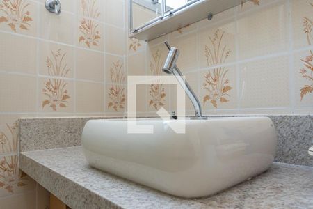 Apartamento à venda com 58m², 2 quartos e 1 vagaDetalhe Banheiro Corredor