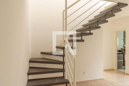 Escadas para Piso Superior de apartamento para alugar com 2 quartos, 90m² em Vila Omar, Americana