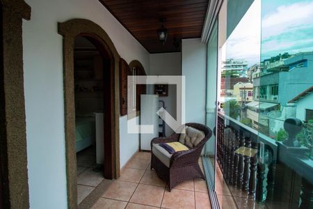 Casa de condomínio à venda com 310m², 4 quartos e 2 vagasVista da Suíte 1