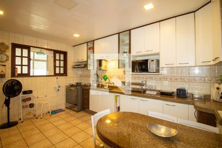 Casa de condomínio à venda com 310m², 4 quartos e 2 vagasCozinha