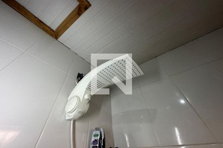 Casa à venda com 120m², 3 quartos e 4 vagasChuveiro do Banheiro da Suíte