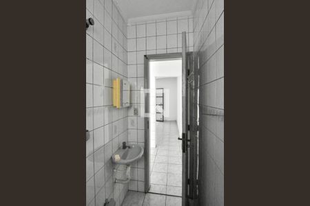 Banheiro de casa para alugar com 1 quarto, 45m² em Chácara Mafalda, São Paulo