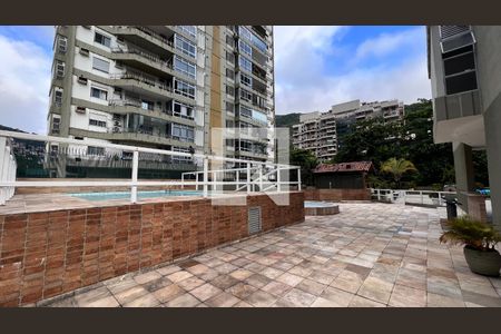 Apartamento à venda com 114m², 2 quartos e 1 vaga Apartamento à venda com 114m², 2 quartos e 1 vagaÁrea comum - Piscina