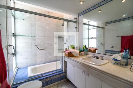 Apartamento à venda com 114m², 2 quartos e 1 vaga Apartamento à venda com 114m², 2 quartos e 1 vagaBanheiro da Suíte
