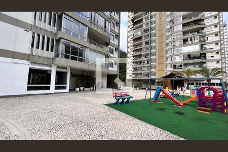 Apartamento à venda com 114m², 2 quartos e 1 vaga Apartamento à venda com 114m², 2 quartos e 1 vagaPlayground