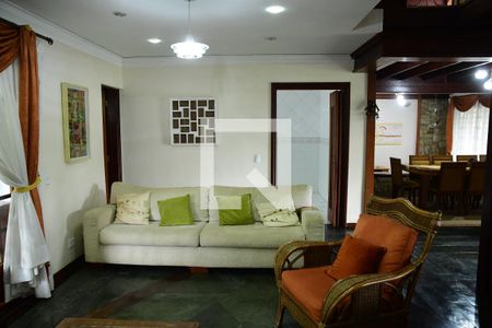 Sala de casa de condomínio para alugar com 6 quartos, 450m² em Granja Viana Ii, Cotia