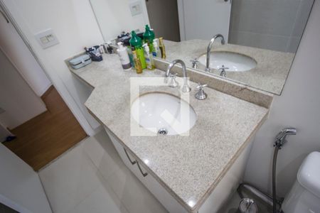 Apartamento à venda com 107m², 3 quartos e 2 vagasDetalhe do Banheiro da Suite