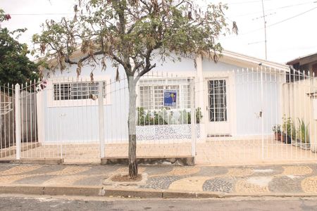 Casa à venda com 120m², 3 quartos e 2 vagasFachada
