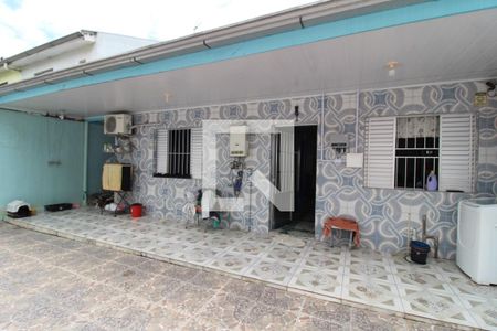Casa para alugar com 56m², 2 quartos e 2 vagas Casa para alugar com 56m², 2 quartos e 2 vagasÁrea externa