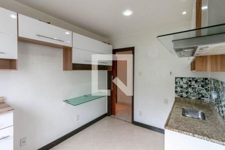 Casa à venda com 174m², 4 quartos e 1 vaga Casa à venda com 174m², 4 quartos e 1 vagaCozinha