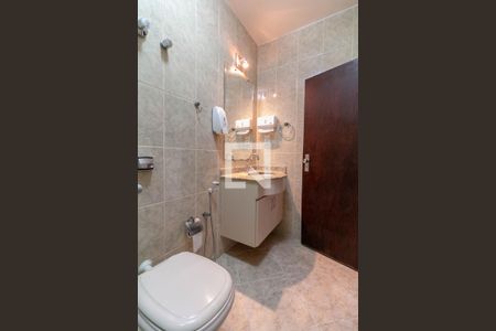 Casa à venda com 174m², 4 quartos e 1 vaga Casa à venda com 174m², 4 quartos e 1 vagaBanheiro Social