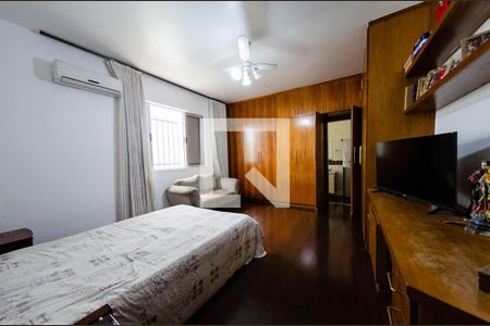 Casa à venda com 382m², 3 quartos e 2 vagas Casa à venda com 382m², 3 quartos e 2 vagasSuíte