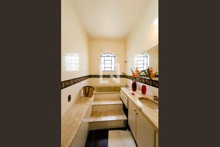 Casa à venda com 382m², 3 quartos e 2 vagas Casa à venda com 382m², 3 quartos e 2 vagasBanheiro suíte