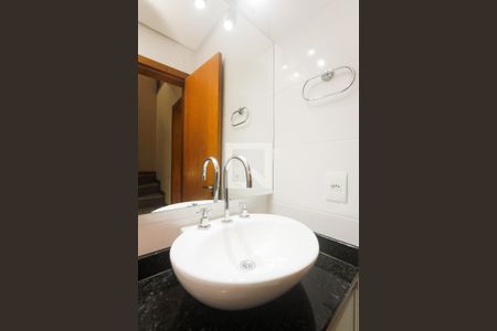 Casa à venda com 140m², 3 quartos e 2 vagasBanheiro social