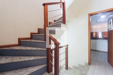 Casa à venda com 140m², 3 quartos e 2 vagasEscadas