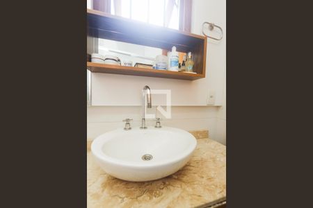 Casa à venda com 140m², 3 quartos e 2 vagasBanheiro suite