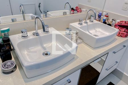 Apartamento à venda com 184m², 4 quartos e 3 vagasBanheiro da Suíte 1