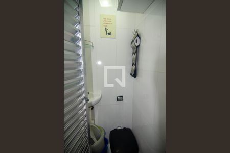 Apartamento à venda com 123m², 2 quartos e 1 vaga Apartamento à venda com 123m², 2 quartos e 1 vagaBanheiro de Serviço