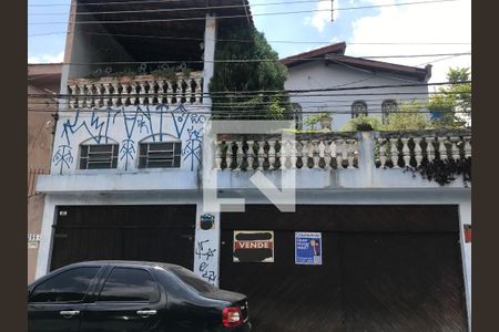 Casa à venda com 207m², 2 quartos e 2 vagas Casa à venda com 207m², 2 quartos e 2 vagasFachada