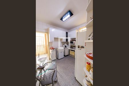 Casa à venda com 262m², 4 quartos e 3 vagas Casa à venda com 262m², 4 quartos e 3 vagasCozinha