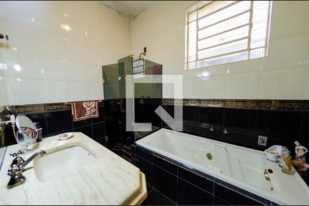 Casa à venda com 262m², 4 quartos e 3 vagas Casa à venda com 262m², 4 quartos e 3 vagasBanheiro