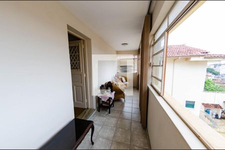 Casa à venda com 262m², 4 quartos e 3 vagas Casa à venda com 262m², 4 quartos e 3 vagasVaranda
