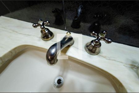 Casa à venda com 262m², 4 quartos e 3 vagas Casa à venda com 262m², 4 quartos e 3 vagasBanheiro