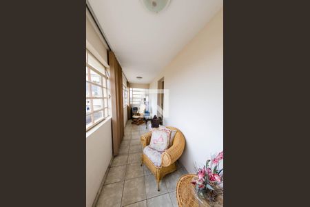 Casa à venda com 262m², 4 quartos e 3 vagas Casa à venda com 262m², 4 quartos e 3 vagasVaranda