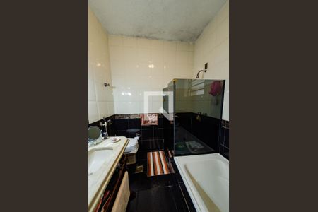 Casa à venda com 262m², 4 quartos e 3 vagas Casa à venda com 262m², 4 quartos e 3 vagasBanheiro