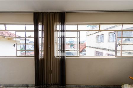 Casa à venda com 262m², 4 quartos e 3 vagas Casa à venda com 262m², 4 quartos e 3 vagasVaranda